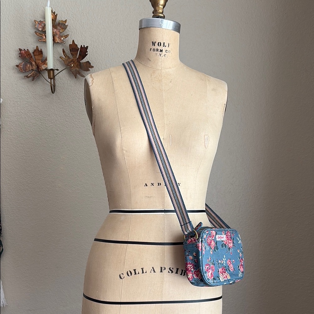 Cath Kidston London Floral Crossbody Bag - Picture 2 of 11